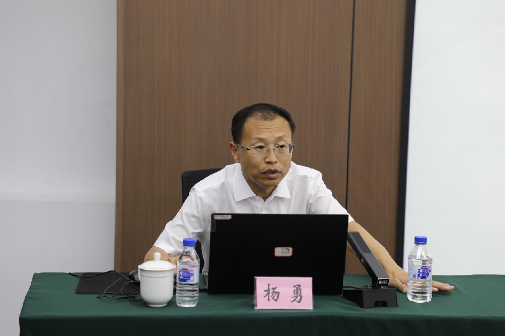 ��ǿ���ɽ��� ��������΢��ĥ�����ԡ��������鳤Ϊ�ʲ���˾����֧��ѧ���ɵ���